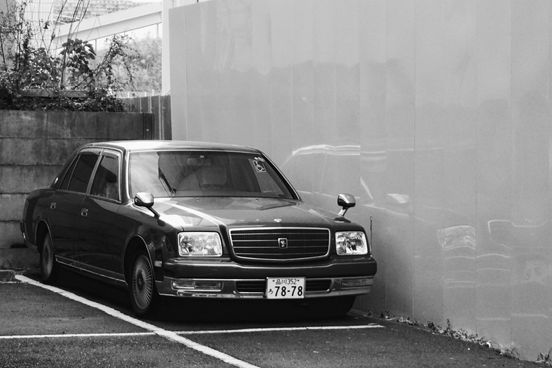 Toyota Century. Spotted on our way to
Meiji Shrine.